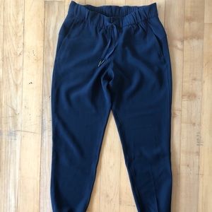 Lululemon On the Fly Jogger 28” Navy Blue size 6